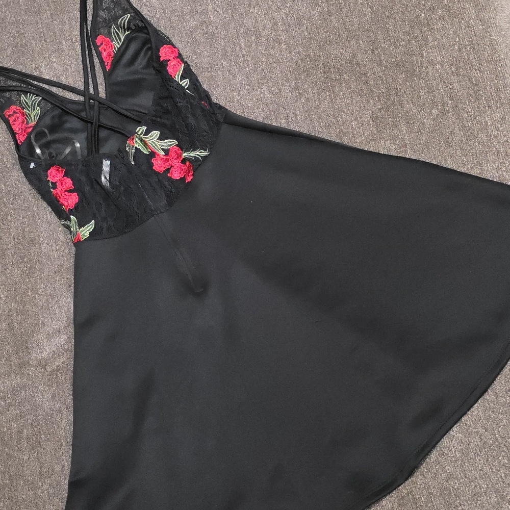 Elegant Black and Red Floral Lace Embroidered Cocktail Dress Spanish Inspired - Picture 3 of 7